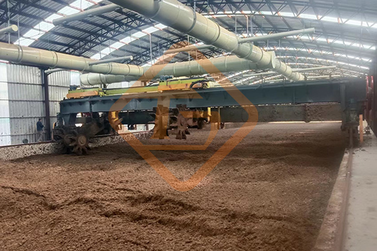 轮盘式翻堆机.jpg 轮盘式翻堆机.jpg